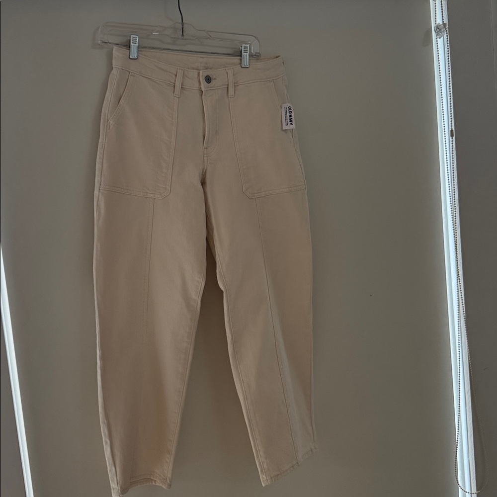 Old navy off white/beige jeans. Brand new with tag.